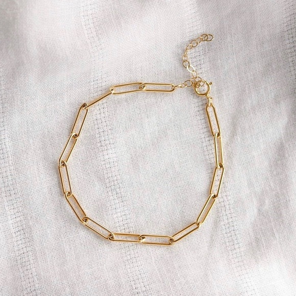 Jewelry - Gold link paperclip chain bracelet